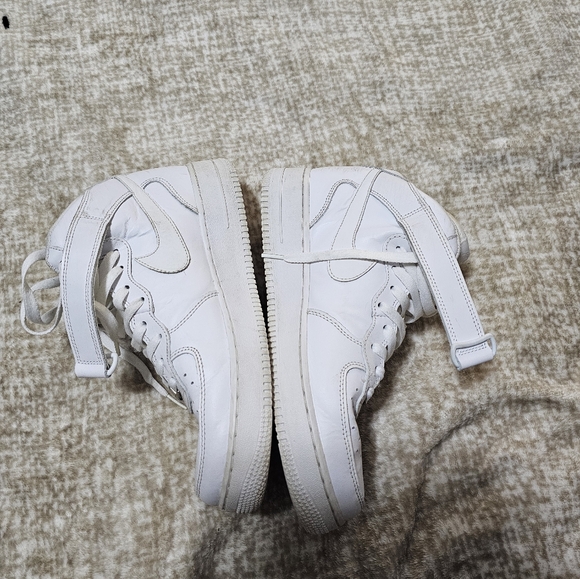 2 Pairs for the price of one...Nike Air Force 1 Mid, size 10.5 US, no box - Picture 5 of 16